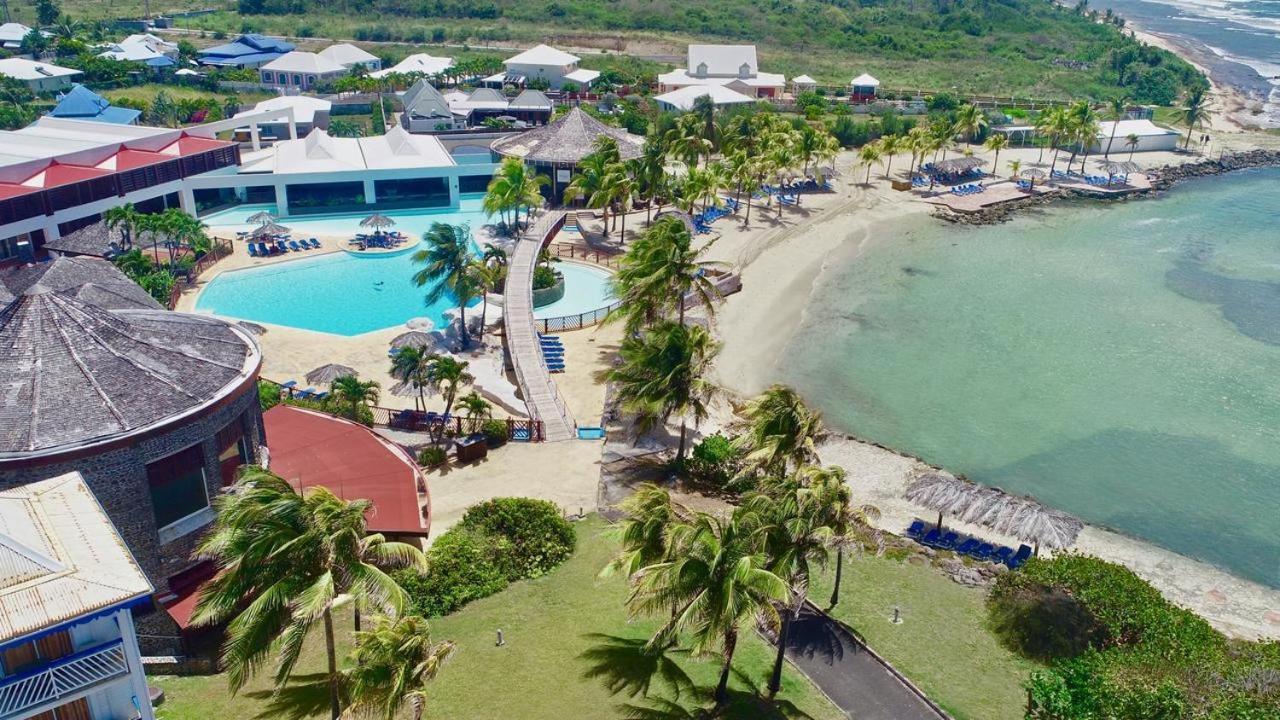 Vue Mer & Acces Direct A La Plage Avec Magnifique Piscine Surveillee Par Un Maitre Nageur Saint-Francois  Exterior photo